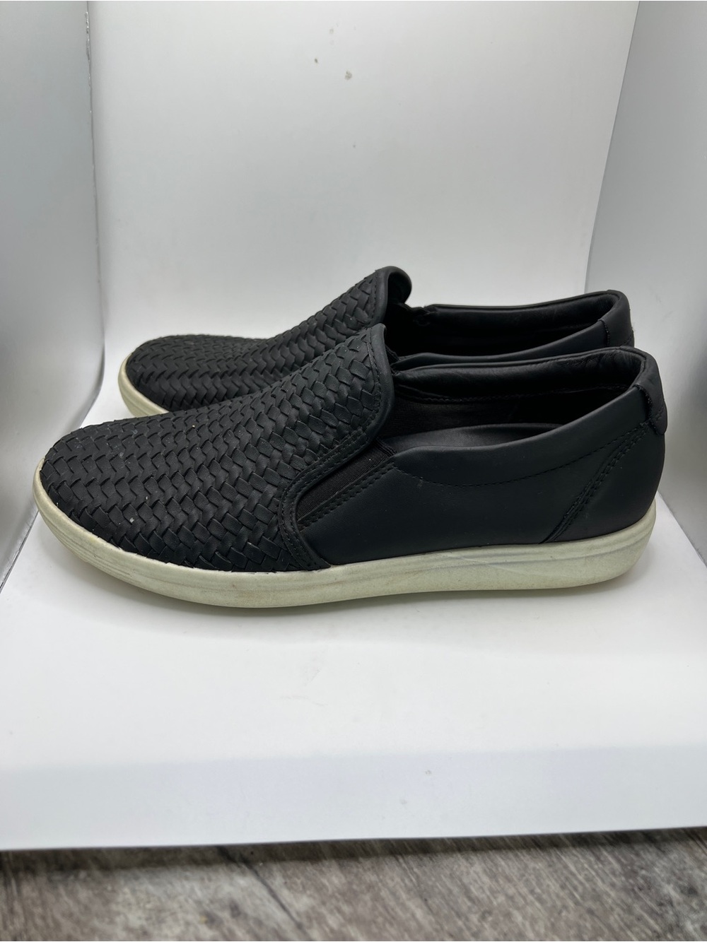 Women’s ECCO Soft 7 Woven Sneakers Size 7-7.5 (38)
